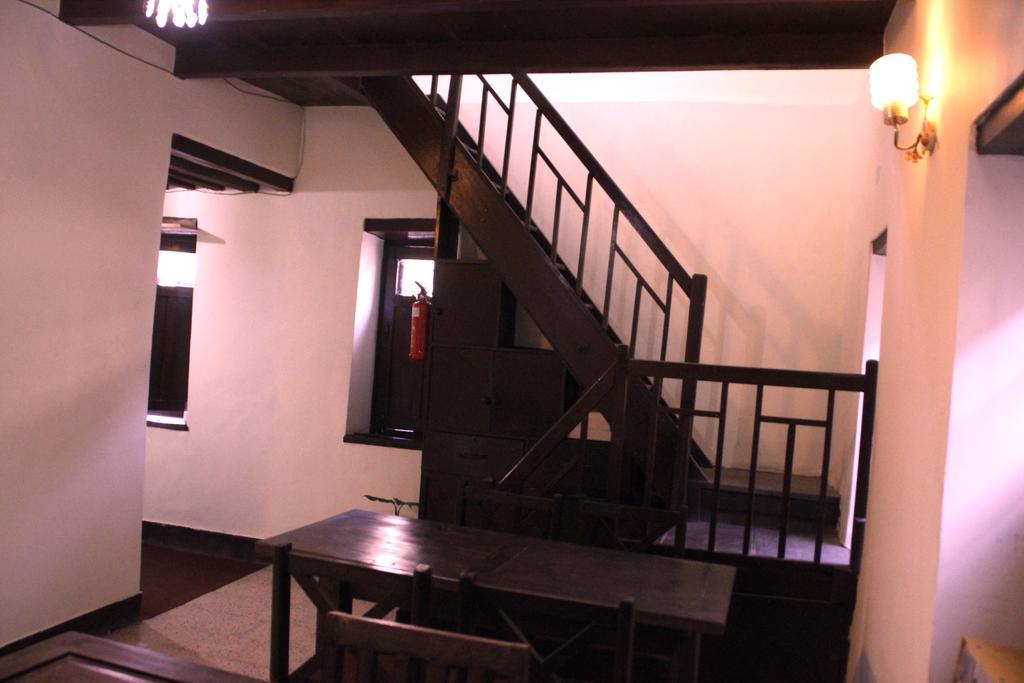 Hotel Peace N Park Kathmandu Esterno foto