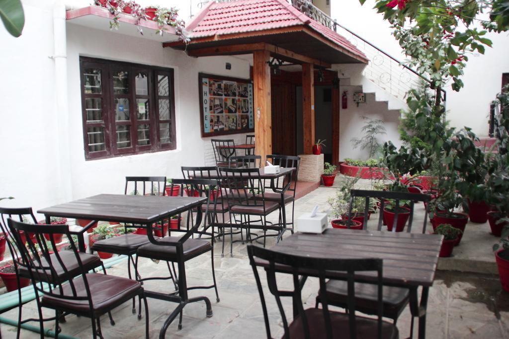 Hotel Peace N Park Kathmandu Esterno foto