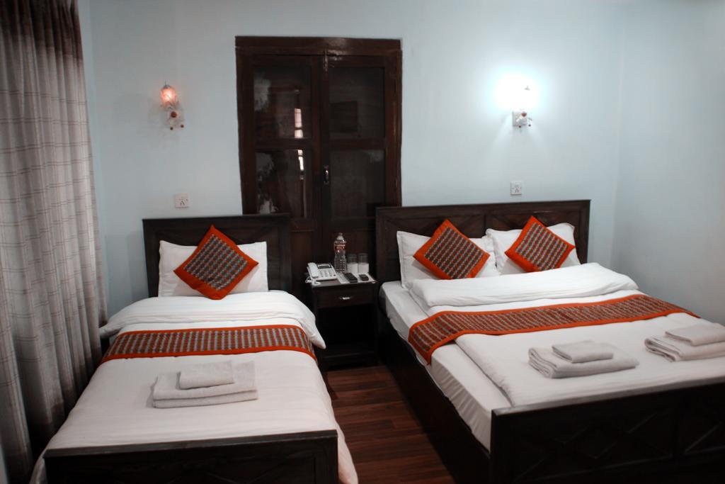 Hotel Peace N Park Kathmandu Esterno foto
