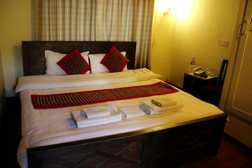 Hotel Peace N Park Kathmandu Esterno foto